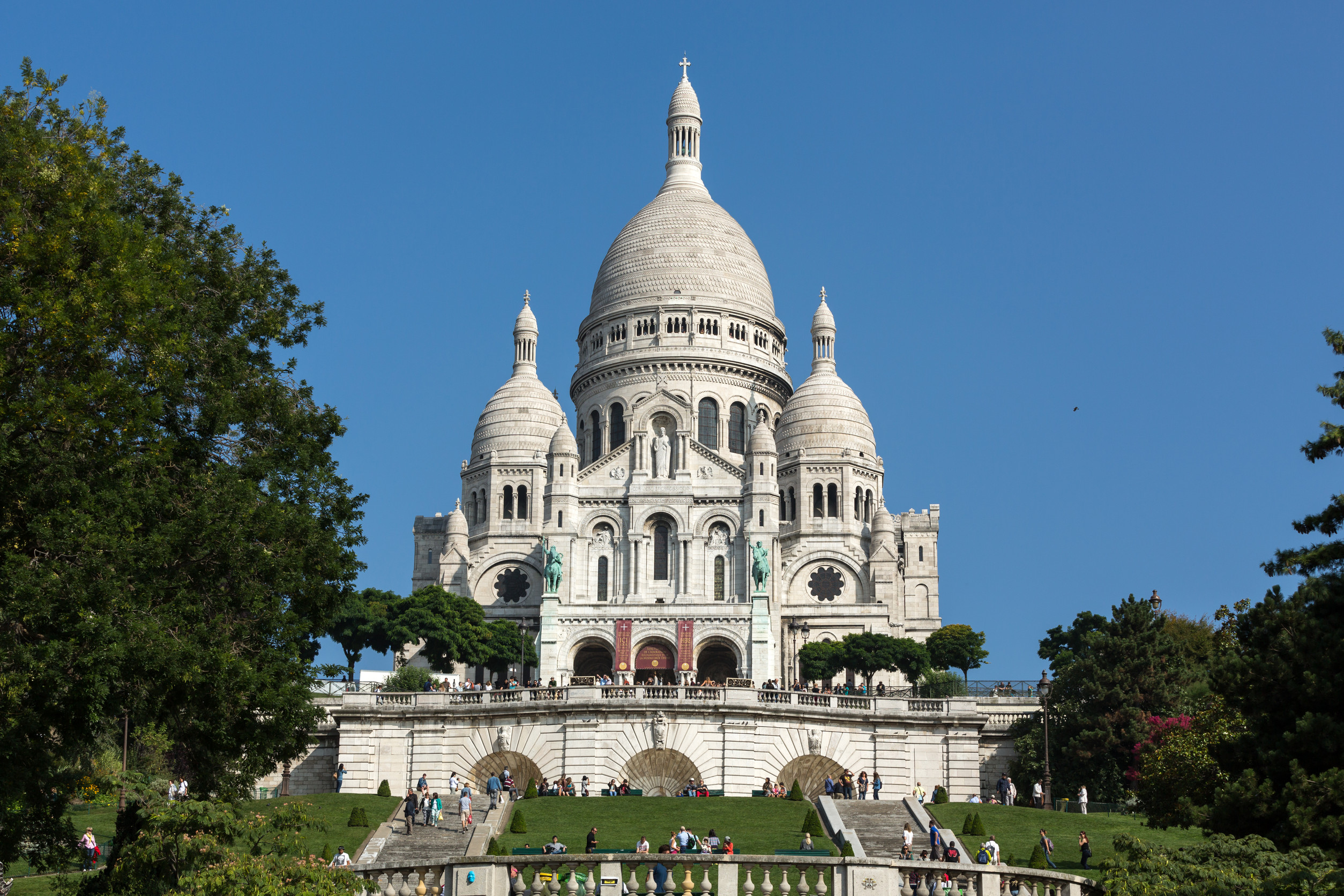 basilica of the sacre coeur on montmartre paris france