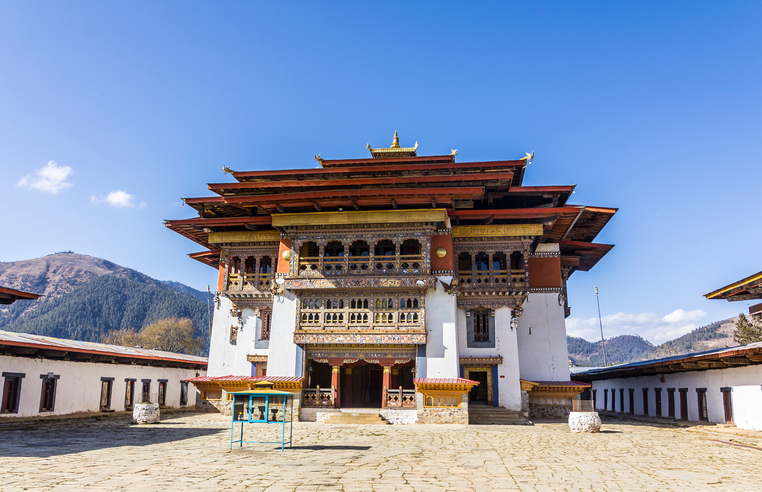 gangantey monastery is a well known monastery in the phobjika valley of bhutan