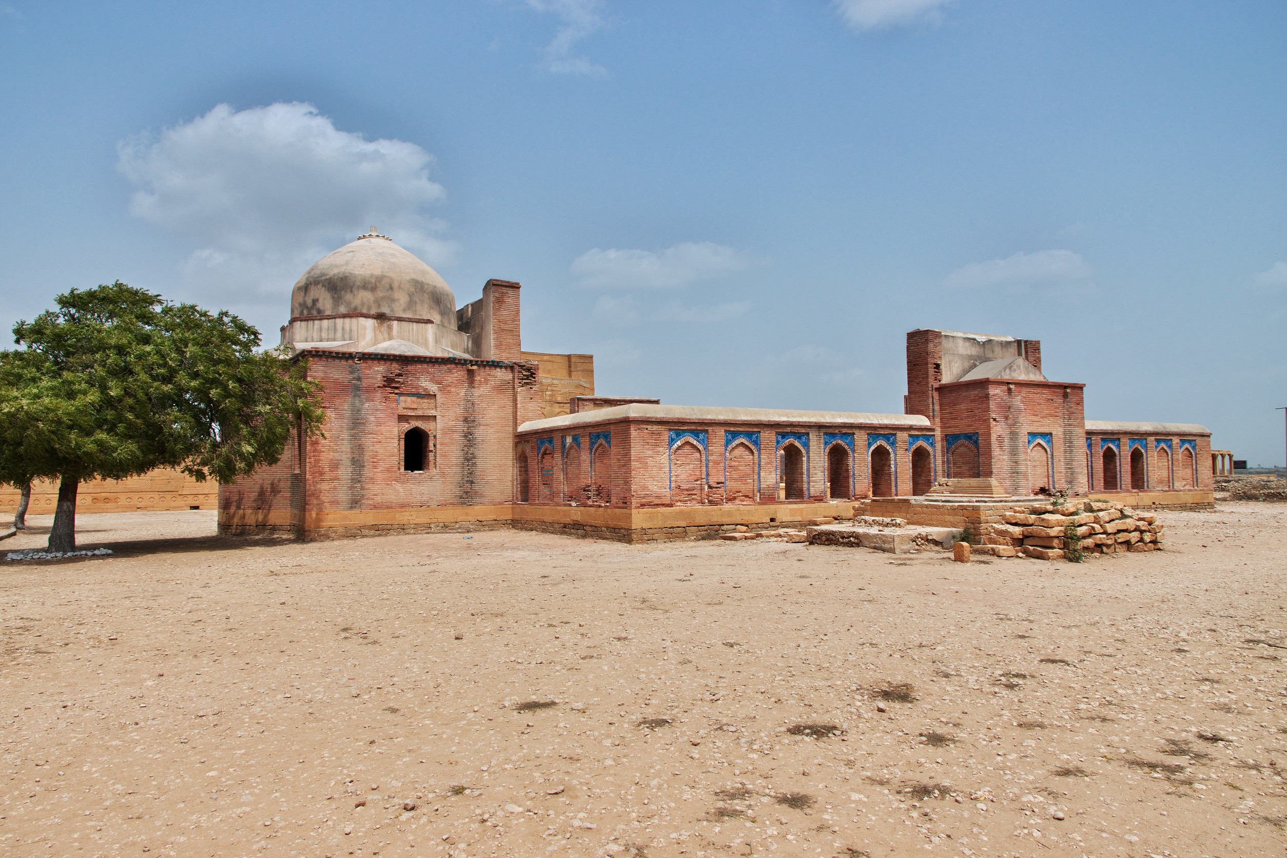 makli necropolis vintage tombs in thatta pakistan