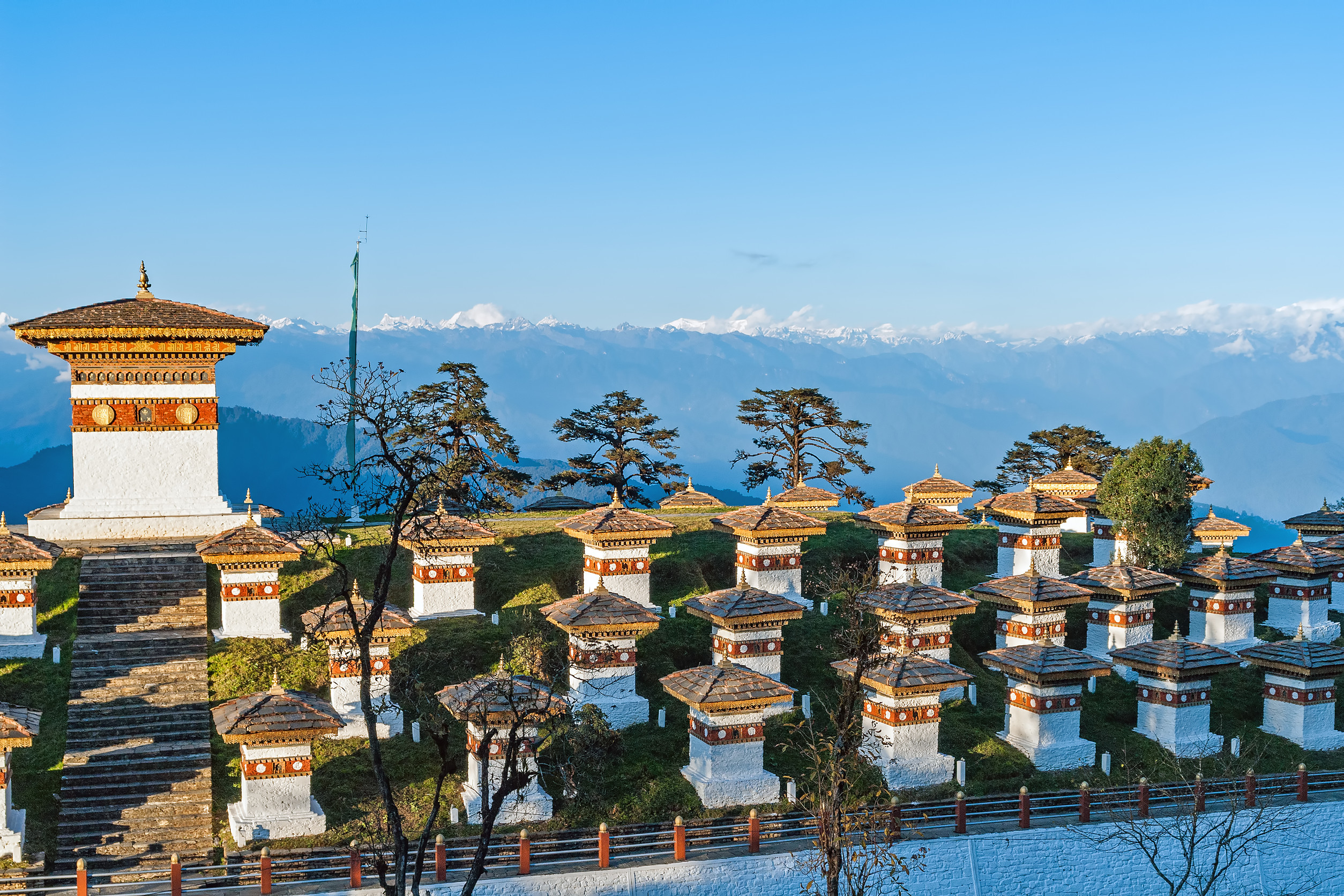 gangantey monastery is a well known monastery in the phobjika valley of bhutan