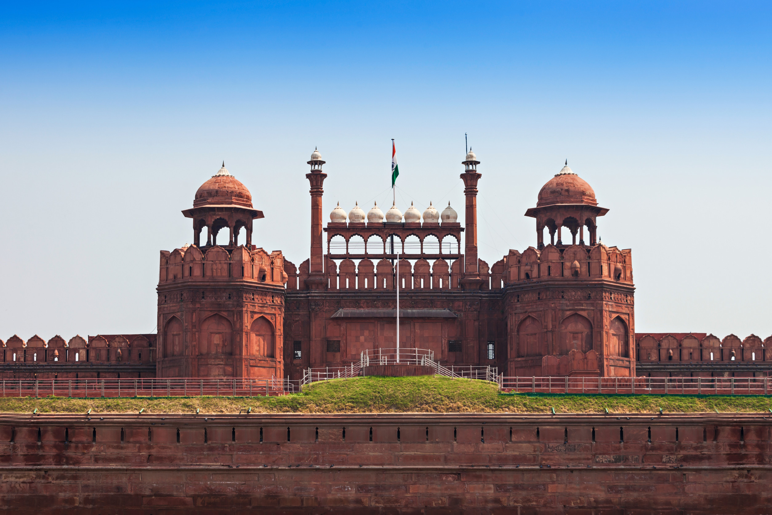 famous india gate landmark of delhi india